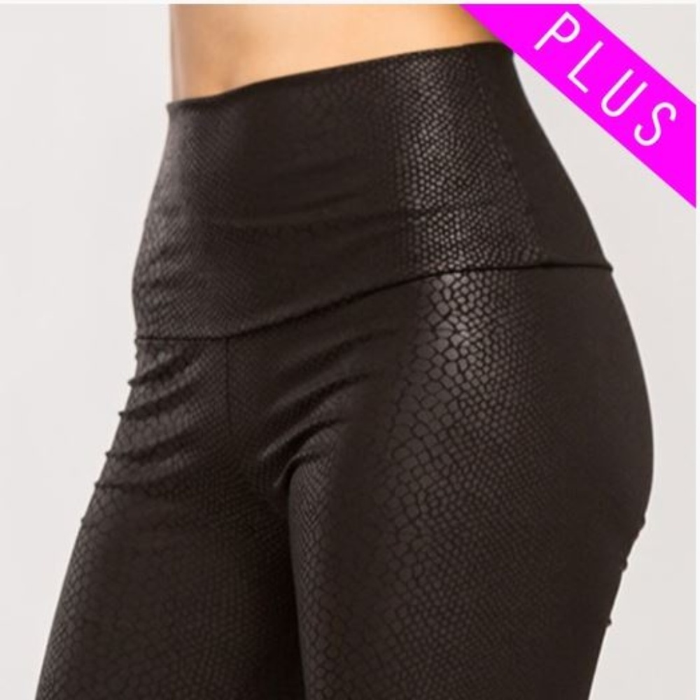 Plus Size Embossed Snake Skin High Waist Leggings